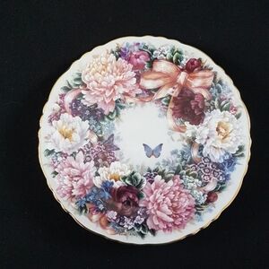 Lena Liu, CIRCLE OF LOVE Decorative Wall Plate, 7.25 inch, First Issue Floral